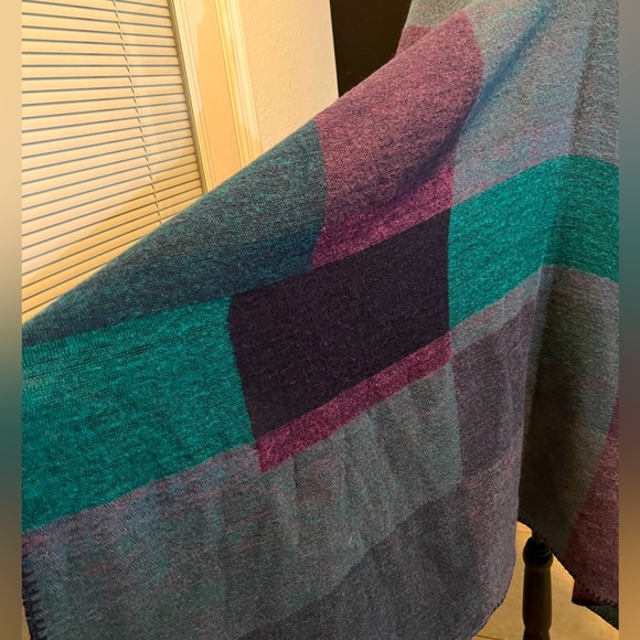 Knit sweater wrap in color block print - Picture 5 of 10